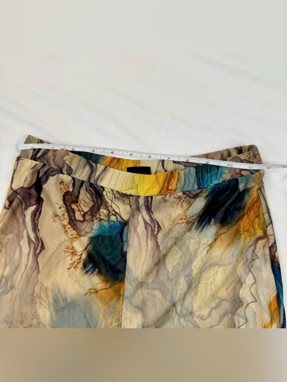 Blanc Abstract Lined Mesh Flare Print Y2K
Size L - Picture 6 of 9